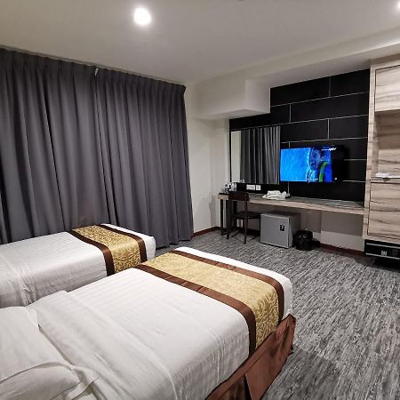 Meriton Inn Куантан Экстерьер фото