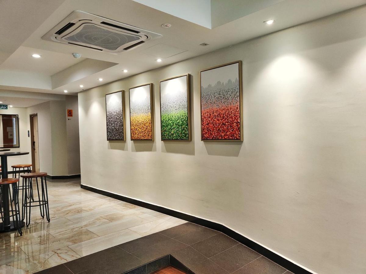 Meriton Inn Куантан Экстерьер фото